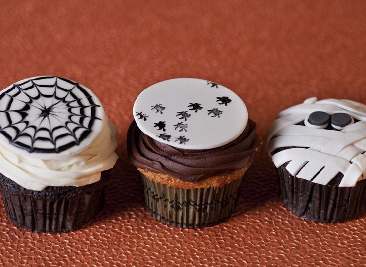 CIABakerybyilly's tweet photo. Happy #Halloween! Enjoy some Hauntingly delicious cupcakes! #recipe https://t.co/8cItNEXuXt https://t.co/gHXgciHLEY