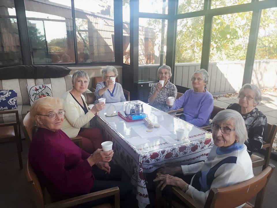 IvanFrankoHomes's tweet photo. @IvanFrankoHomes  #SingAlongHour #IFHSeniorsDayProgram #ArtTherapyClass #Dominoes #Fun #Autumn #Teaparty #SPA https://t.co/D1ZVH54MjO