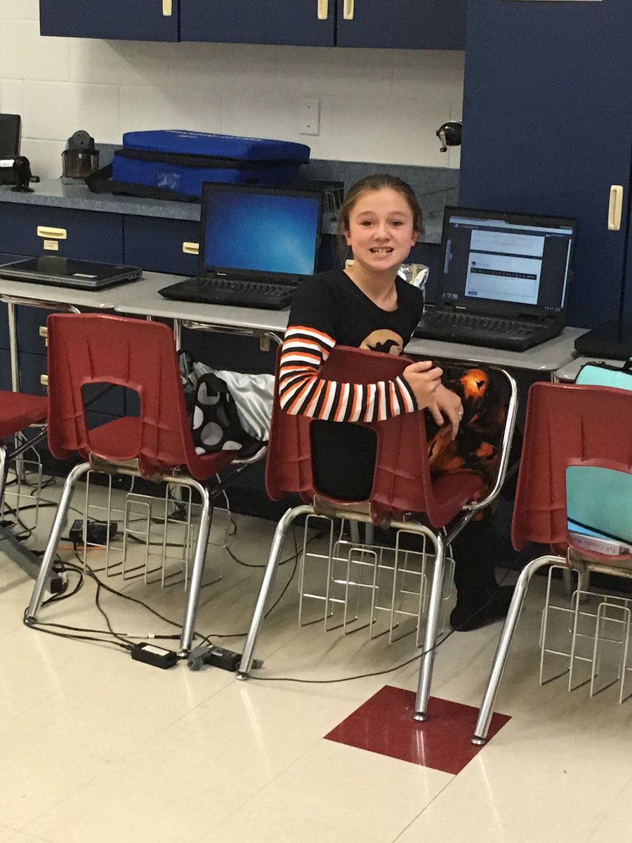 Todd_Hall6's tweet photo. Impressed that a few Ss couldn’t stop writing, so they voluntarily continued working while eating lunch.  #WeAreMCUSD https://t.co/Umqk2OyAlE