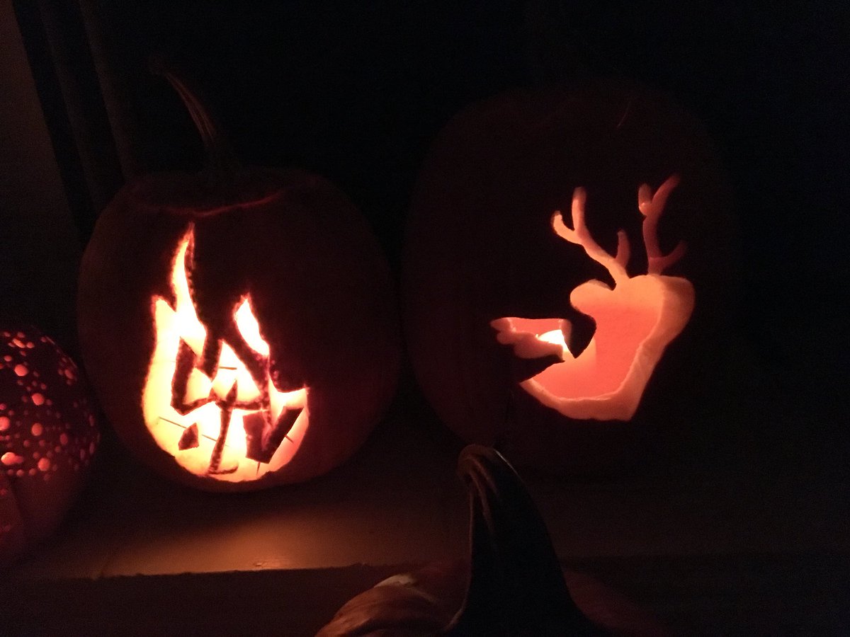 JLowe823's tweet photo. Your biggest fan, my 12 year old son Chase wouldn’t have his pumpkins any other way! See you 11/3 in SFO @rhettmc @rhettandlink @linklamont https://t.co/gPb1kc8nmp