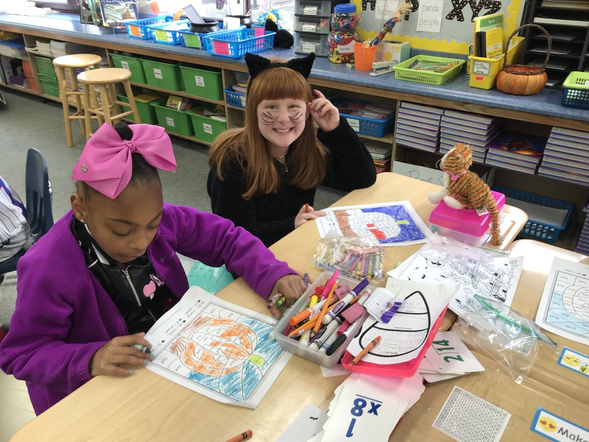 MrsKuligowski1's tweet photo. Halloween hoopla in third grade. #northpride https://t.co/xievjkExTR