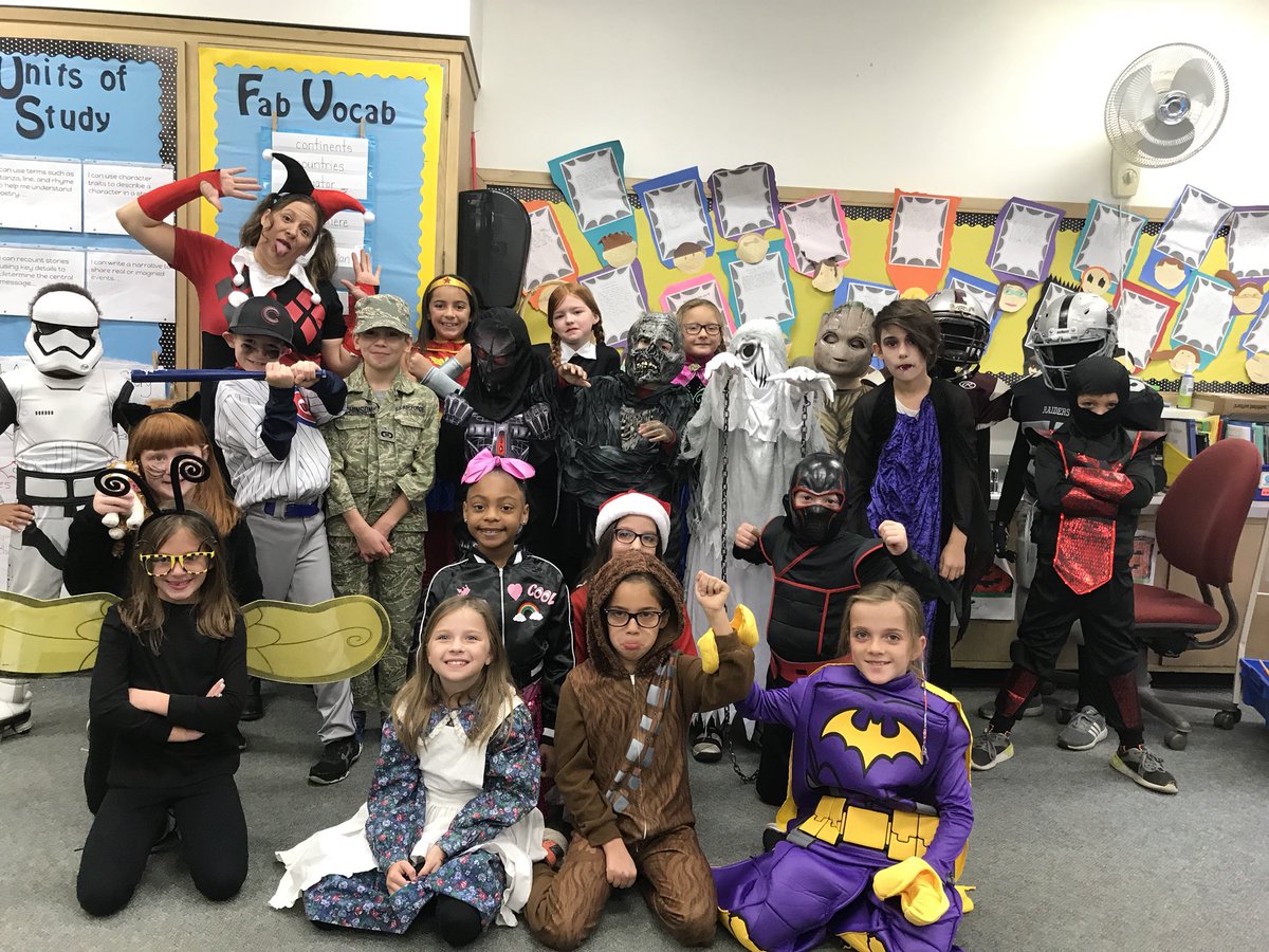 MrsKuligowski1's tweet photo. Halloween hoopla in third grade. #northpride https://t.co/xievjkExTR