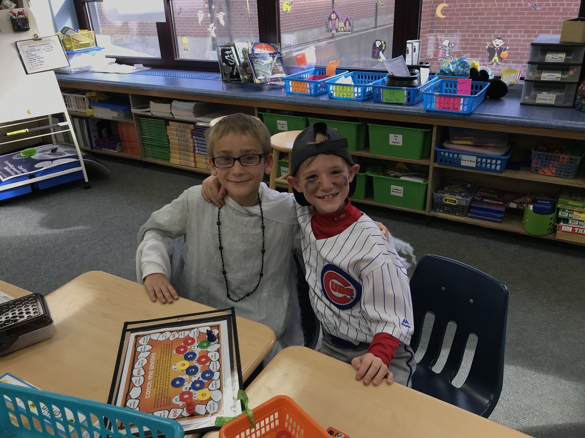 MrsKuligowski1's tweet photo. Halloween hoopla in third grade. #northpride https://t.co/xievjkExTR