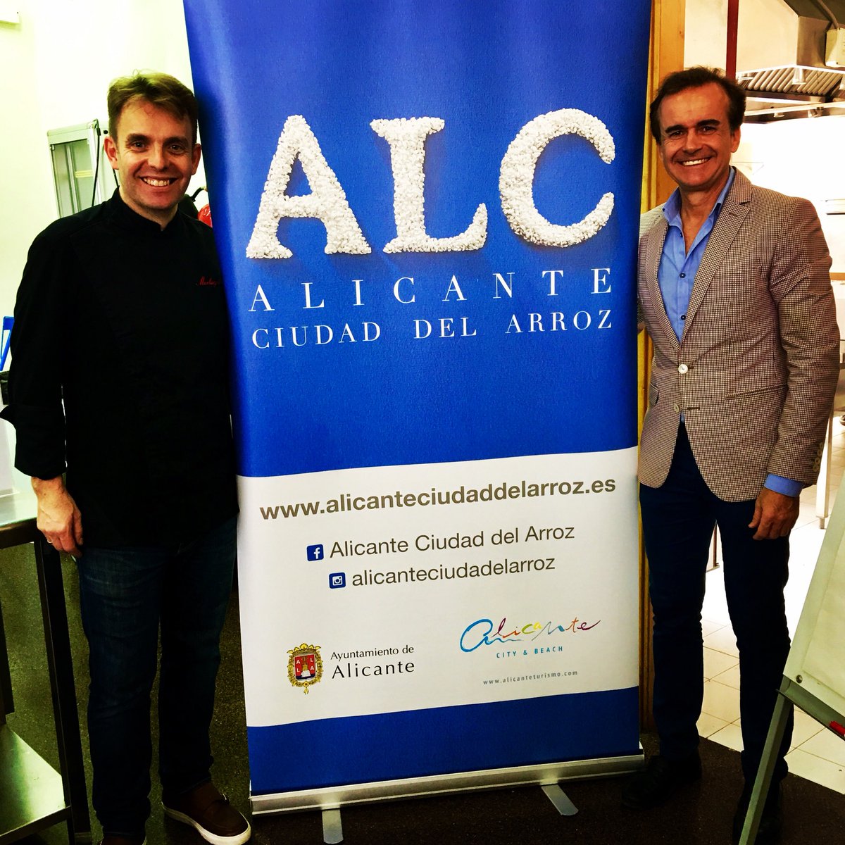 Hoy se celebra el Día Mundisl del Arroz y no hay mejor manera de celebrarlo que con una clase magistral de <a href="/CesarMarquiegui/">Cesar Marquiegui</a> en @CdTAlicante