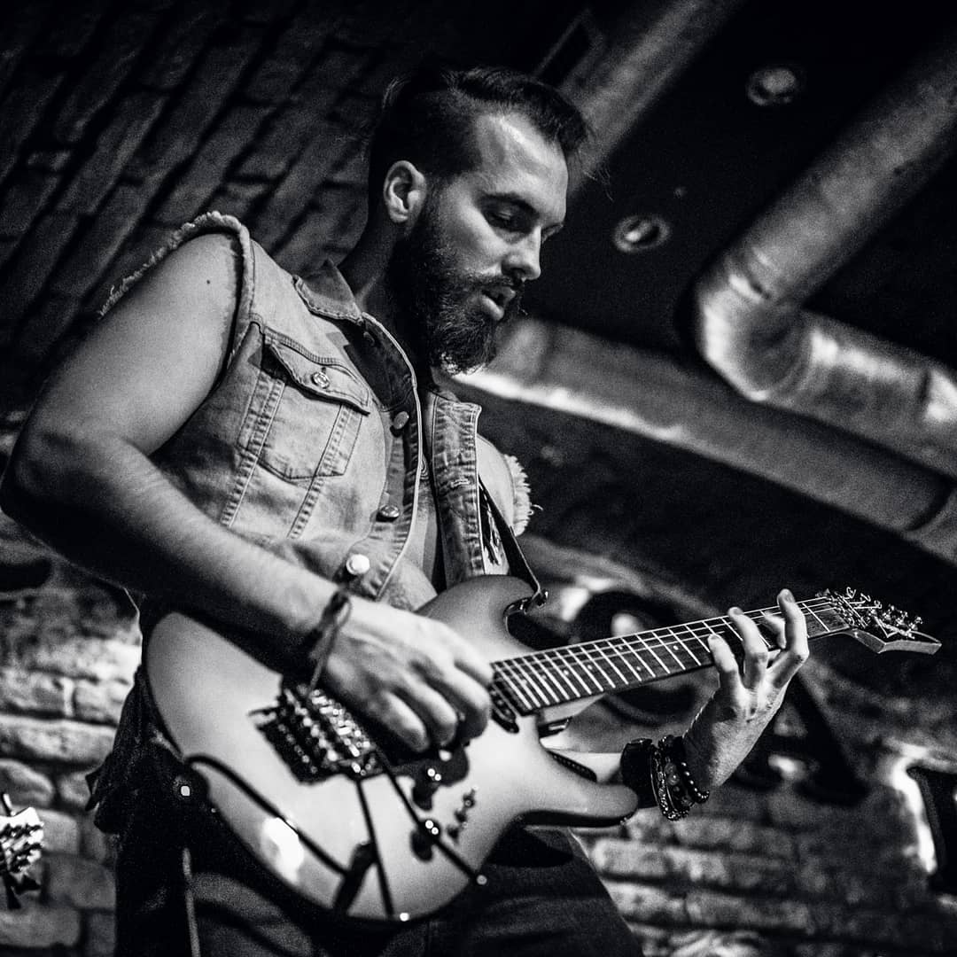 worms_in_brain's tweet photo. I love my beauty Ibanez 😘✌^_^✌
Next party: 04.11.2017 in Budapest 🇭🇺
#wormsinbrain #party #concert #guitarist #rock https://t.co/t09Iketubq