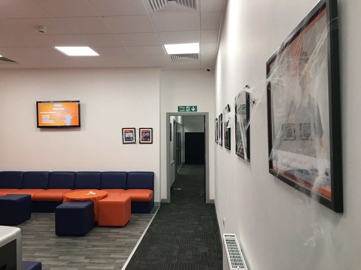 EstioRose's tweet photo. Loving the #Halloween vibe in our #Leeds training centre today! @TrainingEstio 👻💀👹 https://t.co/RHBPMd8Um1