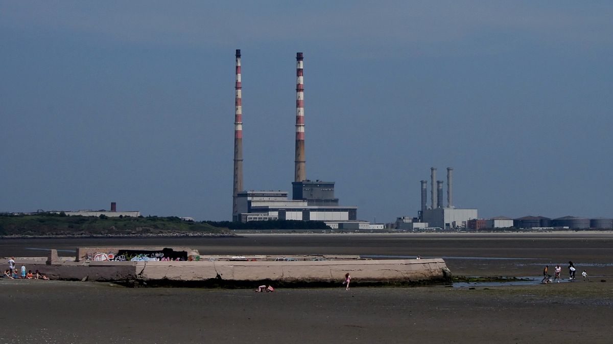 totallydublin's tweet photo. #NiceGaff: Poolbeg Towers “An indelible landmark on the city’s coastline” https://t.co/ppA1DR7XTx https://t.co/Ip3Zqdx3It