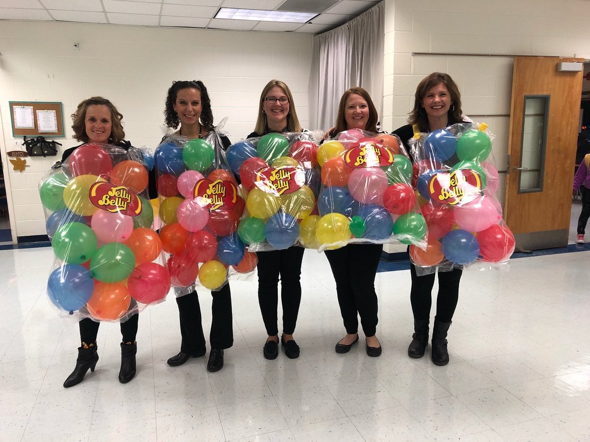 OakGrove2nd's tweet photo. Jelly Belly second grade team! #Halloween2017 #oakgrovebraves #jellybelly https://t.co/vHIJFudFP6