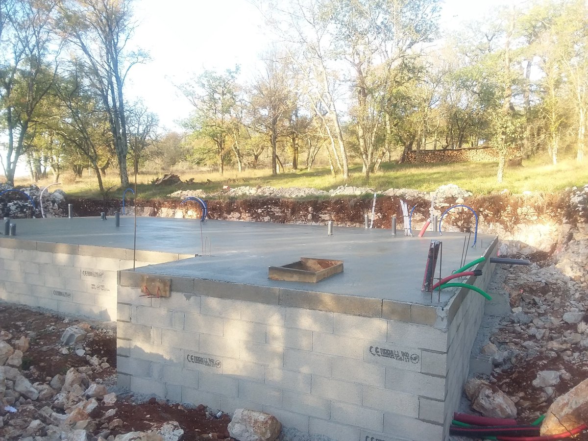 MDF_MCentral's tweet photo. 📌 #CUZANCE (46) : POINT #CHANTIER
▶️ Coulage du plancher 👍
↪️ Livraison Dernier Trimestre 2018.
🏡 Maison 75m² 2 chambres, cellier, #garage. https://t.co/uGZ6GdIfr1