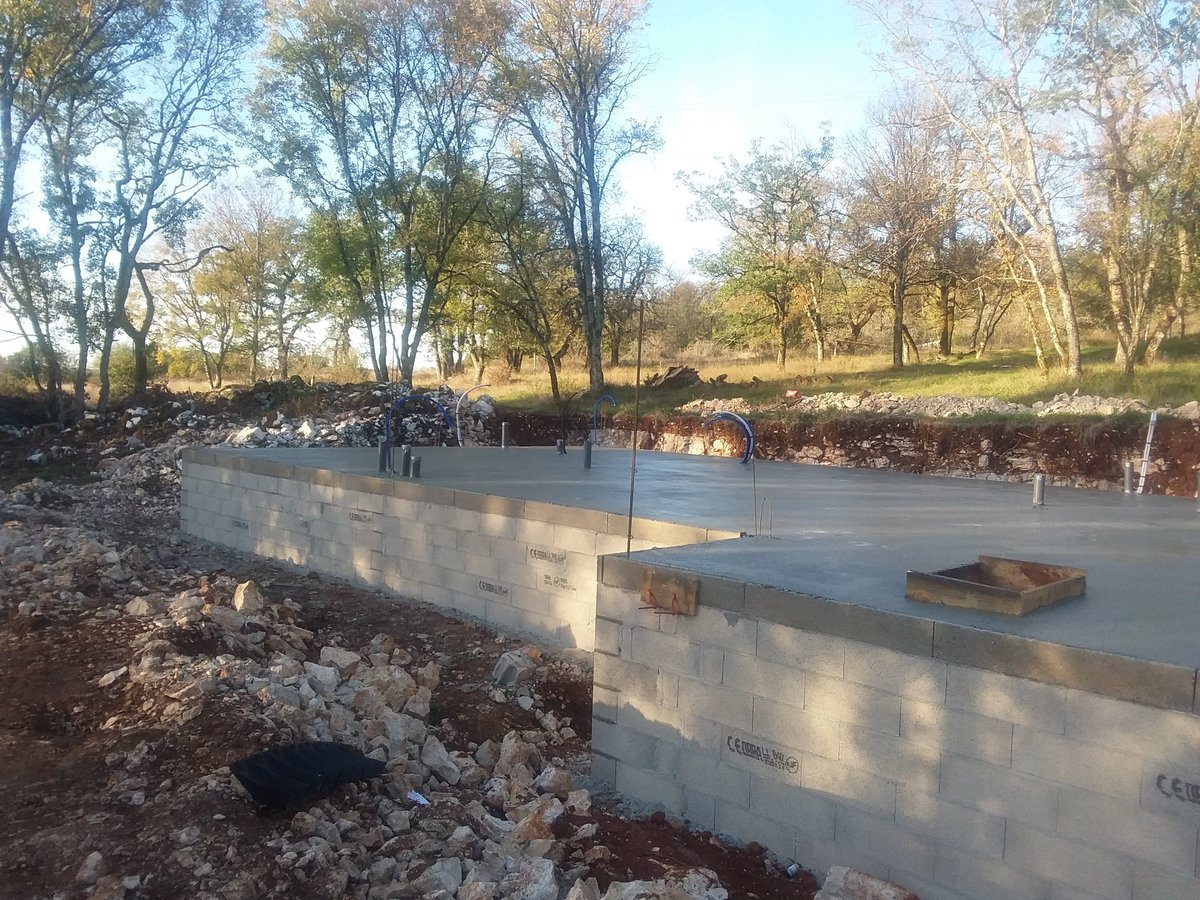 MDF_MCentral's tweet photo. 📌 #CUZANCE (46) : POINT #CHANTIER
▶️ Coulage du plancher 👍
↪️ Livraison Dernier Trimestre 2018.
🏡 Maison 75m² 2 chambres, cellier, #garage. https://t.co/uGZ6GdIfr1
