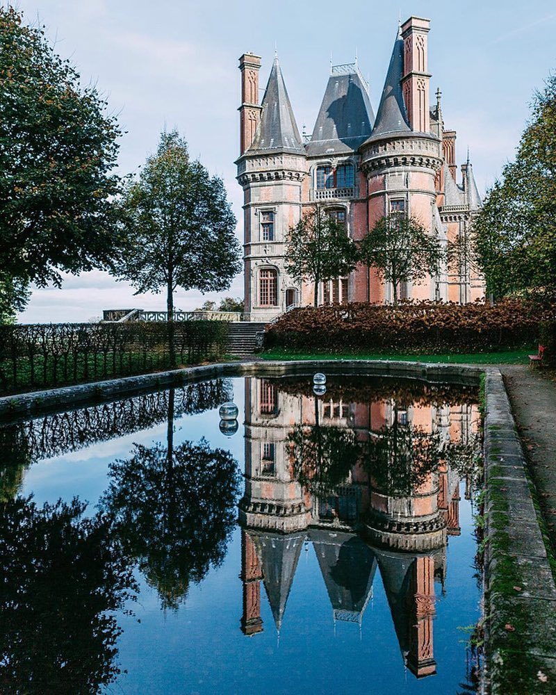 CRT_Bretagne's tweet photo. L'élégant #château de Trévarez se dédouble . 📷 @chlotidien 👍. #castle #finistere #bretagne #igersbretagne #igersfi… https://t.co/qfDq4tAT2W https://t.co/qGWHKdVtdG