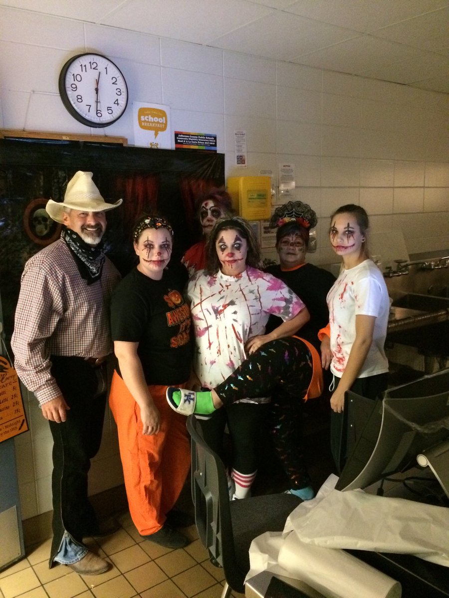 Principal__FES's tweet photo. Best kitchen staff! Fairdale Elementary is a great place to work! #Fairdaleworld https://t.co/DuKvpyDI9B