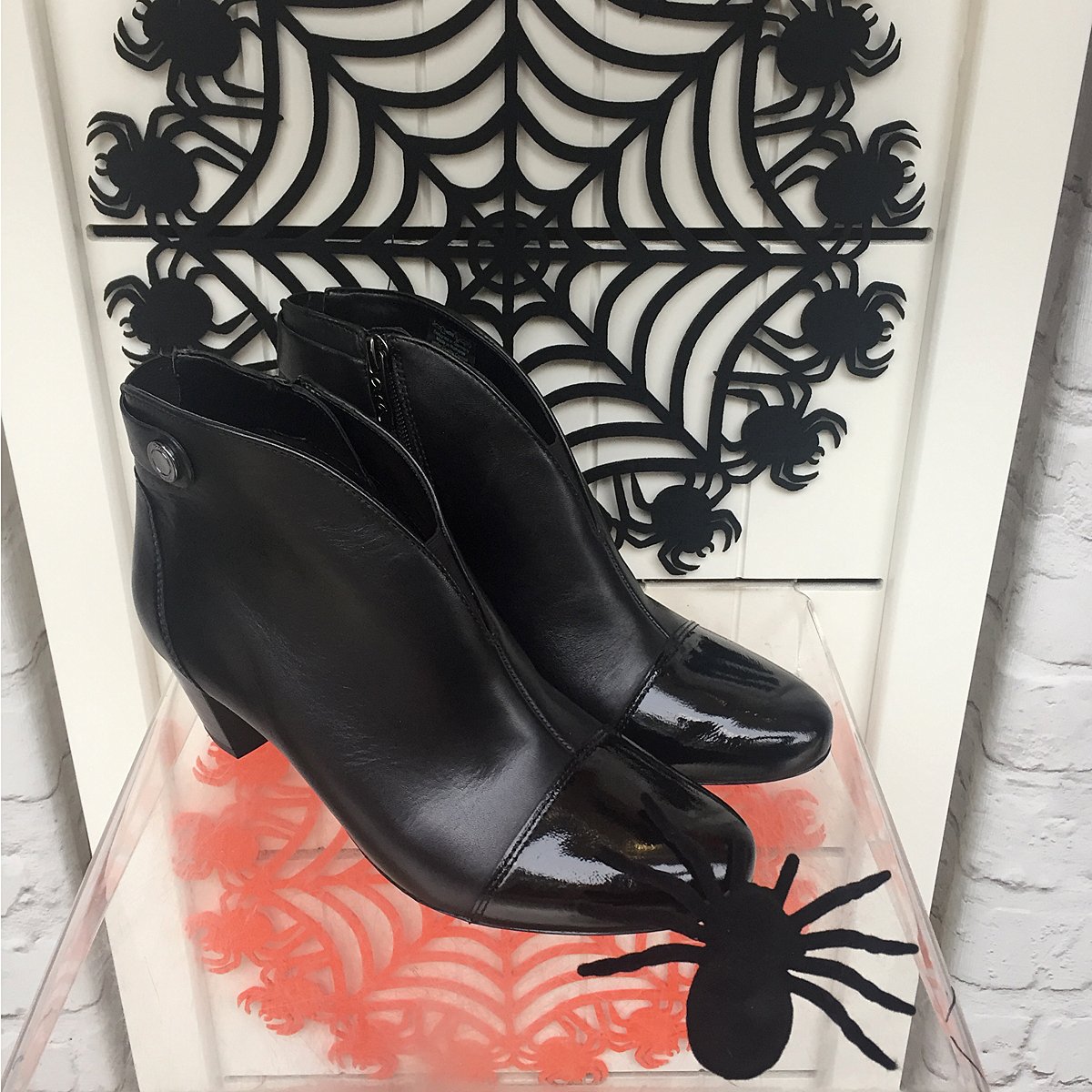 shoonshoes's tweet photo. Nothing haunts us like the things we didn't buy! Shop our BOO-tiful boots in store and online now: https://t.co/VEstNok7Fm #HappyHalloween https://t.co/SuOpbMrCqm