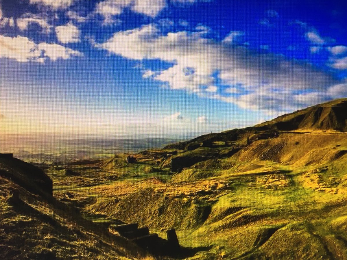 Shefali_oza's tweet photo. Breathtaking views of Clee Hill in Shropshire.  Today’s weather photo for @bbcmtd was taken by James Griffiths https://t.co/1R2gBQ6aqm
