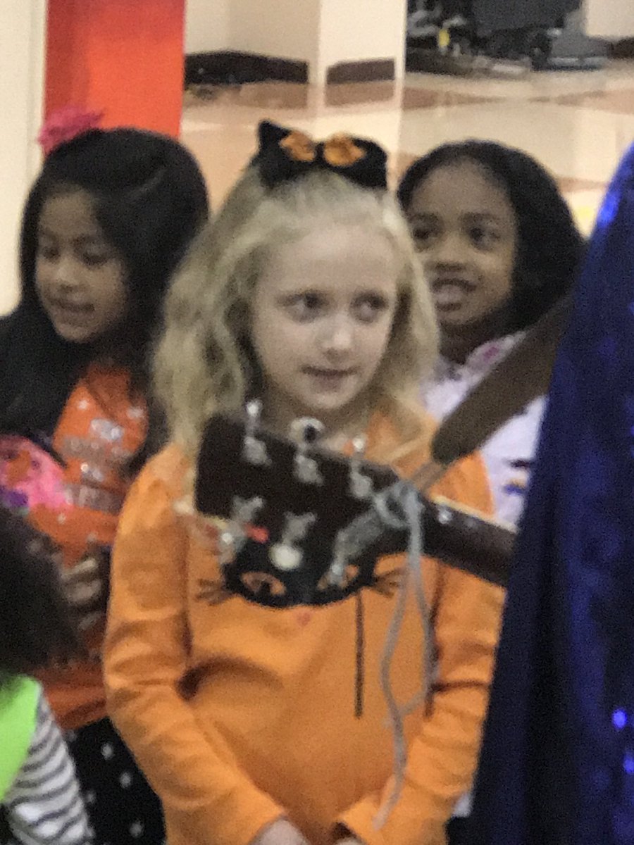 melaniearfman's tweet photo. Finley M.S. students prepared Halloween activities for Deasy students.  Thanks Finley students and staff. #FunHalloween #DeasySchool https://t.co/Oio77gUUyy