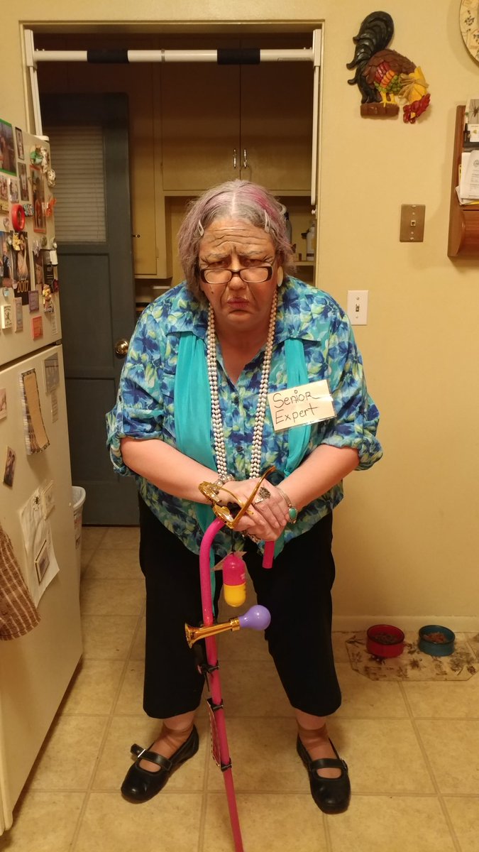 boo0322's tweet photo. Someone thought at first I was Mrs Doubtfire lmao #Tmobile #Halloween #208BPTW #SeniorExpert #HavingFunAtWork https://t.co/5htp5PkF4o