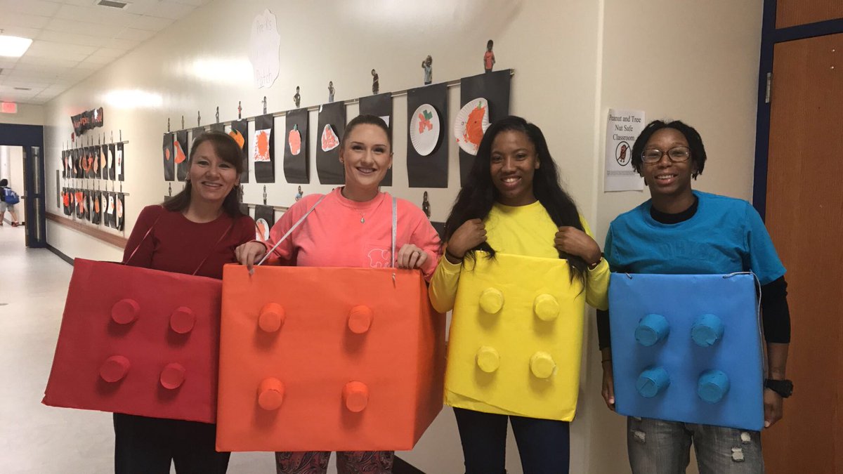 WalkowiakPreK's tweet photo. Storybook Character Parade! #SBCEBobcats #PreK https://t.co/3BPBZZnhTu
