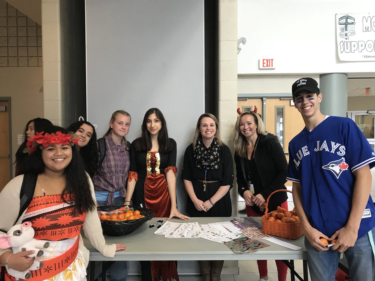 balves05's tweet photo. Keeping it healthy and positive @MLTeens #MTSWellness committee #positivepumpkins https://t.co/1gDe6tKS89