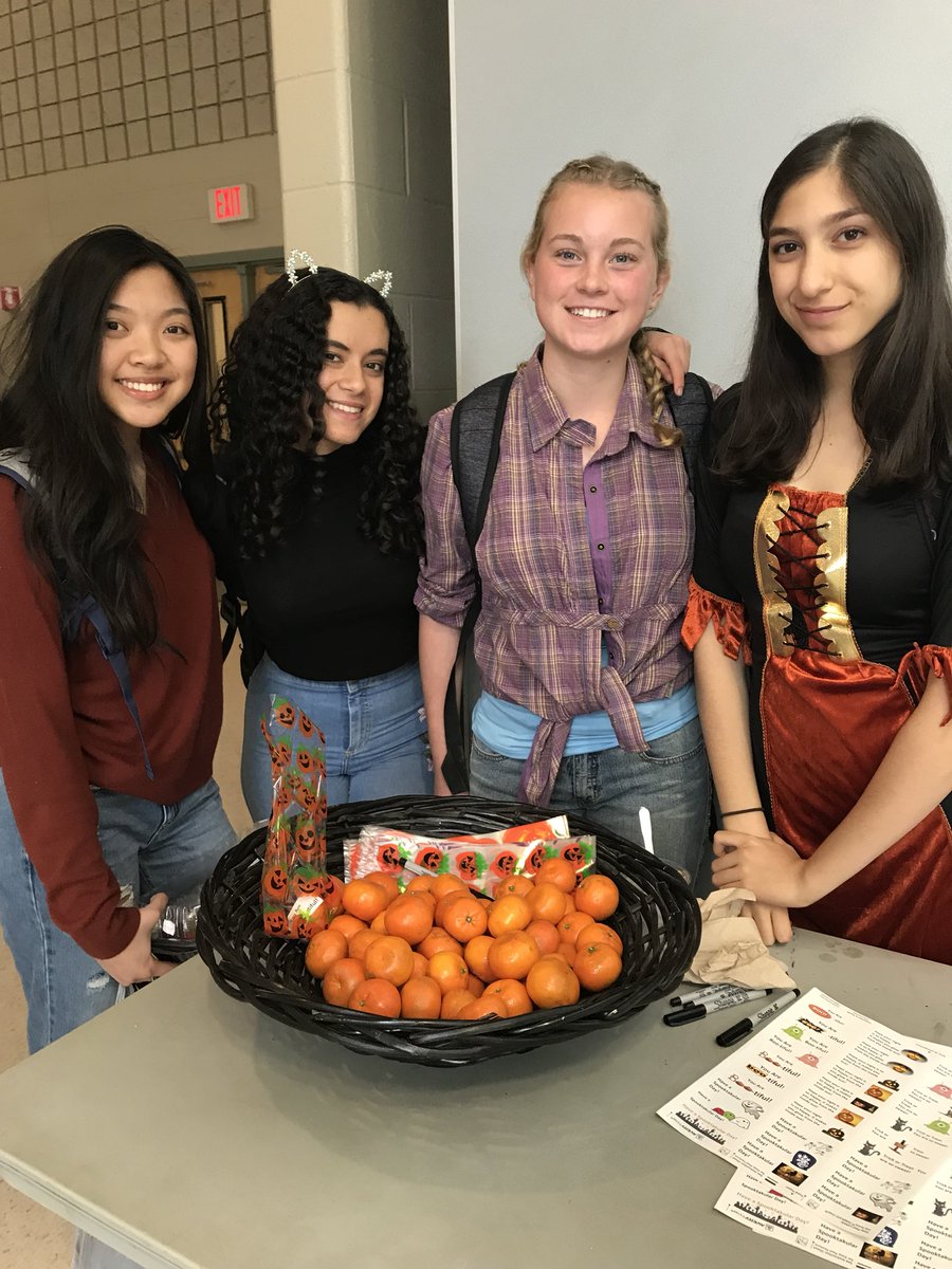 balves05's tweet photo. Keeping it healthy and positive @MLTeens #MTSWellness committee #positivepumpkins https://t.co/1gDe6tKS89