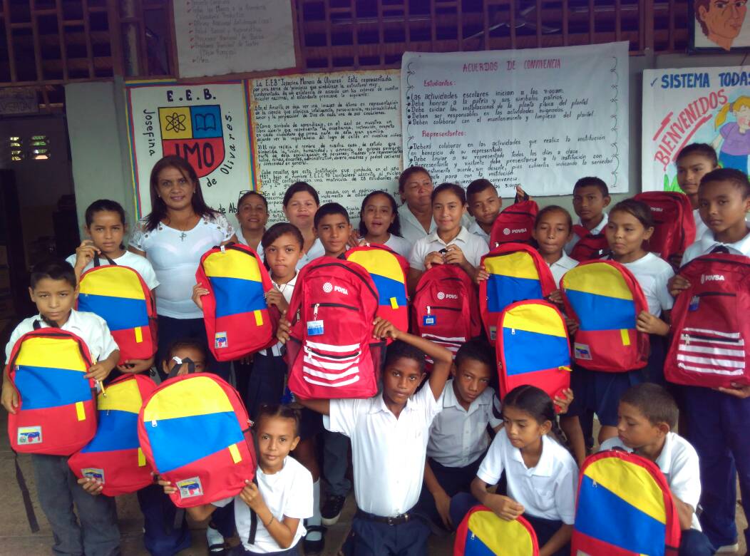 Rosalba_P71's tweet photo. #CaritasFelices!E.B.JosefinaMO.EntregaBolsos!!Camaguan,Guarico @josemvasquez @JauaMiranda @jesusmejias430 @gtorodelara @providenciaI https://t.co/x68VBzZiJj