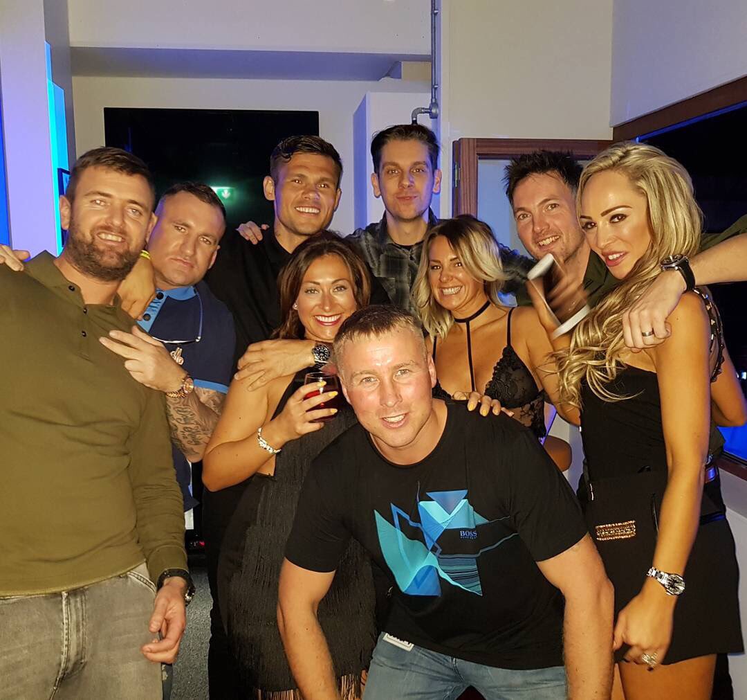 S2SFEST's tweet photo. 🎉 @DJLeeDrake @DeanHillman @cakesbydesignnw @MartinMurrayBox @gemmamurray85 @AntonPowers @LibertyBluff @digger_bamford 🙌🏻 #S2SFEST #TopNight https://t.co/s6Q7gQSRdq