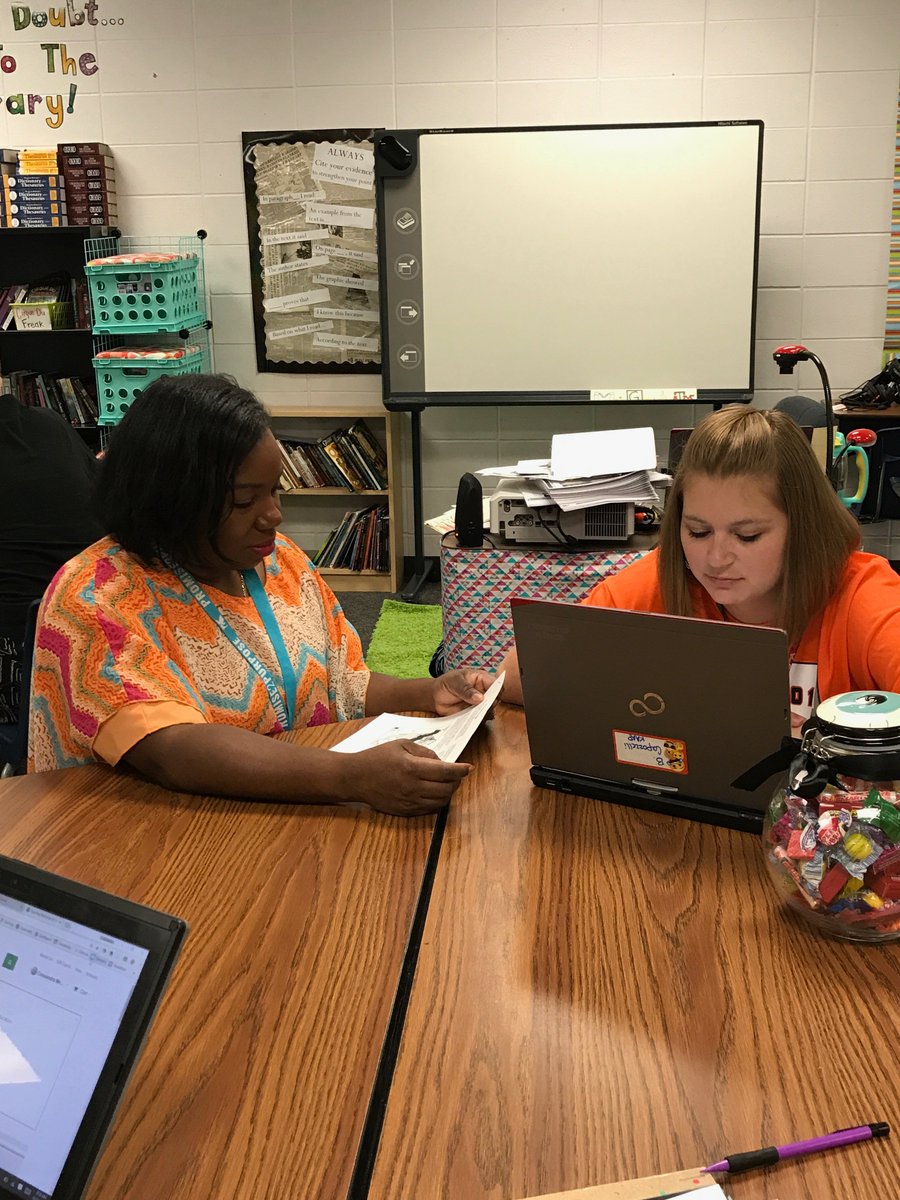 BVinson07's tweet image. 6th grade Ts practicing @lead4ward&apos;s Stop Plop &amp;amp; Roll! They will implement with Ss next! #strategyoftheweek @WunderlichKISD @SarahLanders9