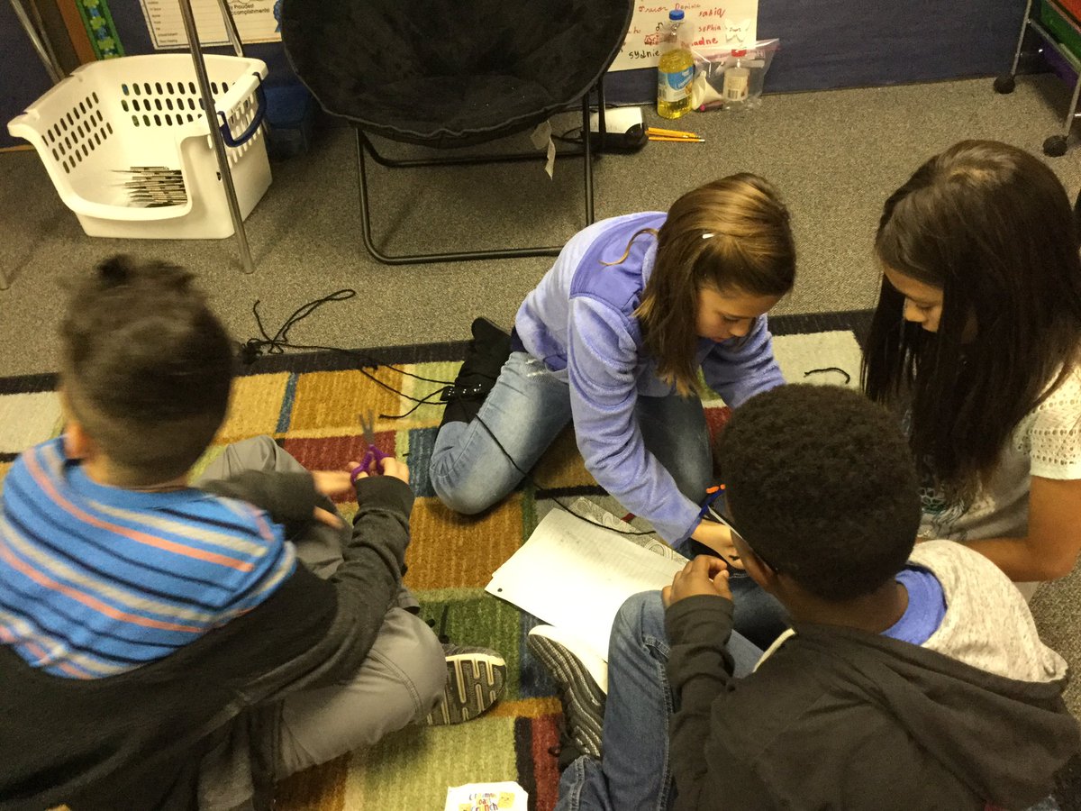 Queentea01's tweet photo. #HoffmannSteam Having fun creating spiderwebs! https://t.co/GuYKJGWpfL
