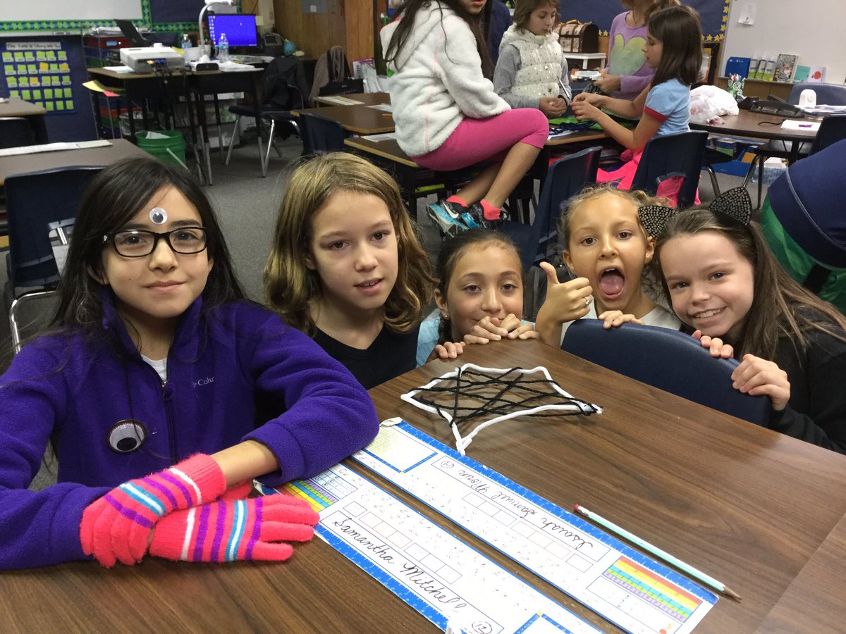 Queentea01's tweet photo. #HoffmannSteam Having fun creating spiderwebs! https://t.co/GuYKJGWpfL