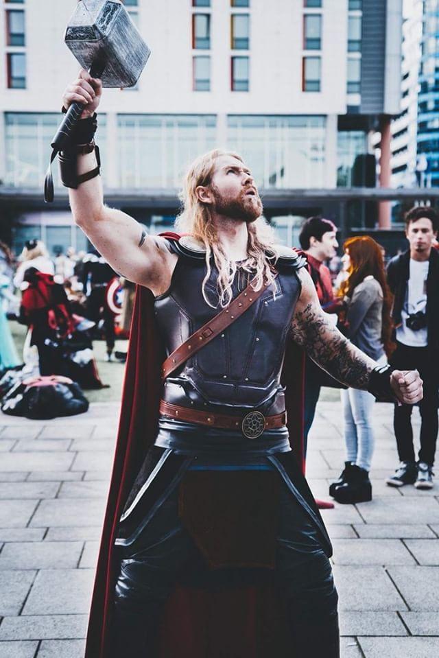 godofthunderuk's tweet photo. Heimdall!! Anytime now
@chrishemsworth @MarvelUK @idriselba @thorofficial
#ThorRagnarok #Thor #heimdall #Marvel #cosplay #thorcosplay https://t.co/Sb5SxYYwV8