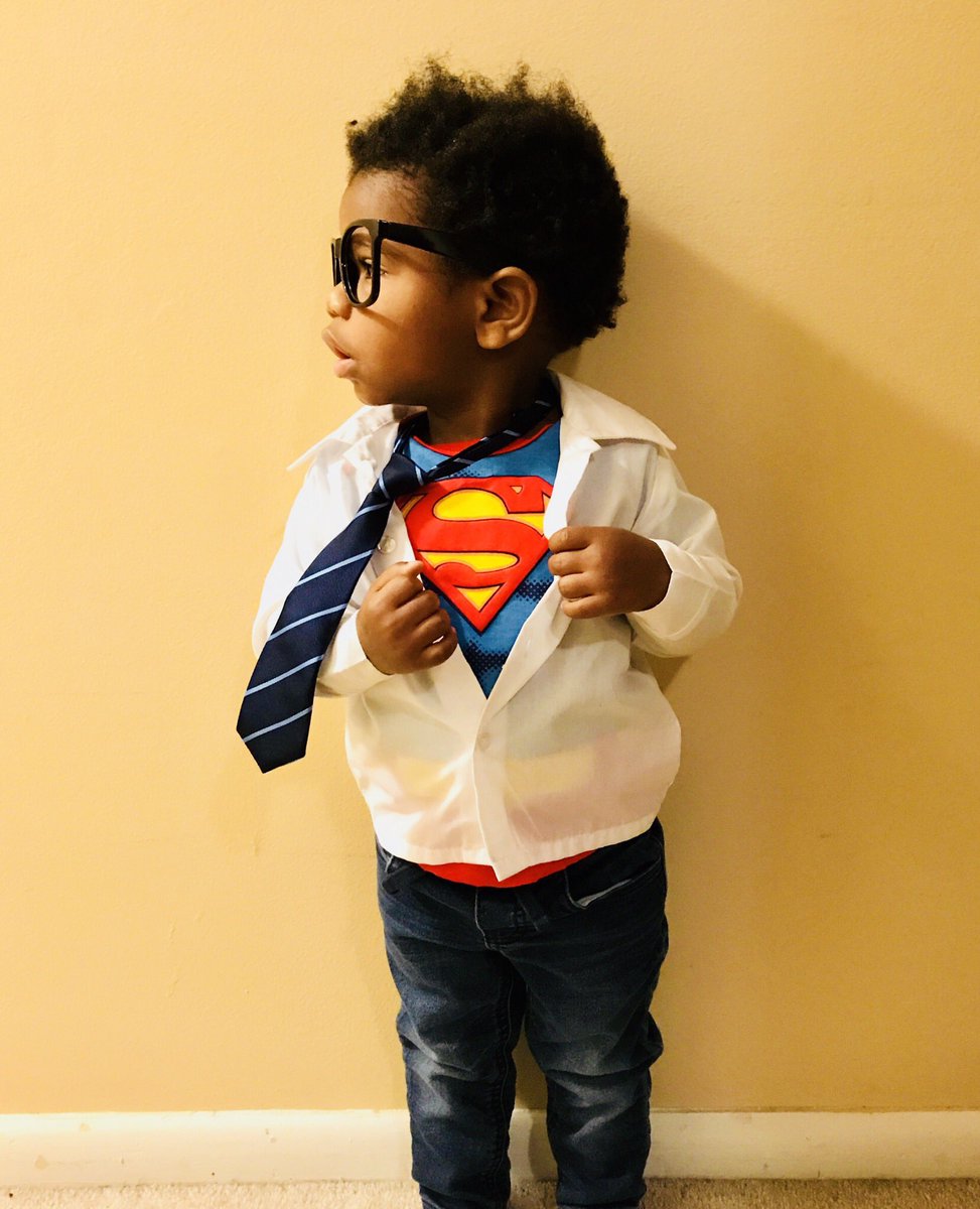 JenPeeples's tweet image. *Damsel in Distress*
Sonny: Hold my milk...
#superherototherescue #Halloween2017 #itsabirditsaplane #therealsuperman