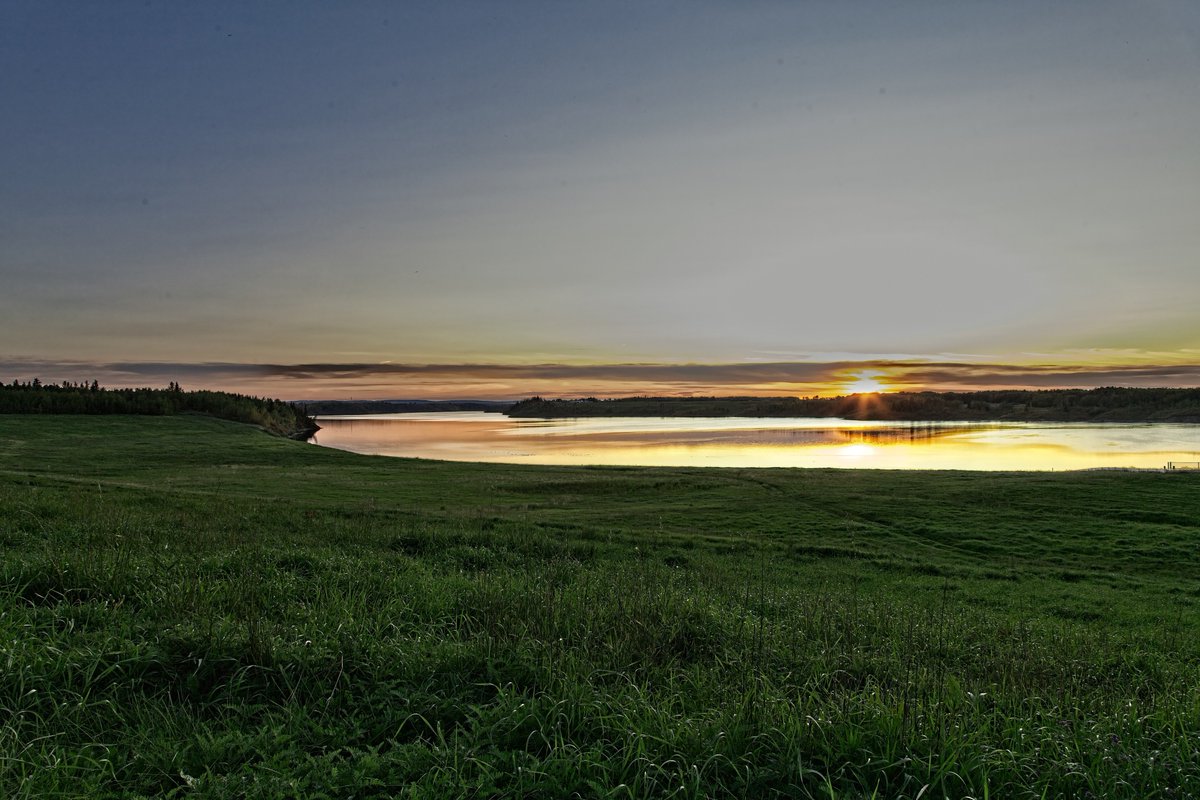 kellytarala's tweet photo. Warm Summer Nights with winter upon us :( #mayerthorpe #reddeerphotographer #summer #river #sunset #Alberta #rochfort #landscapephotography https://t.co/dA7xbh45tD