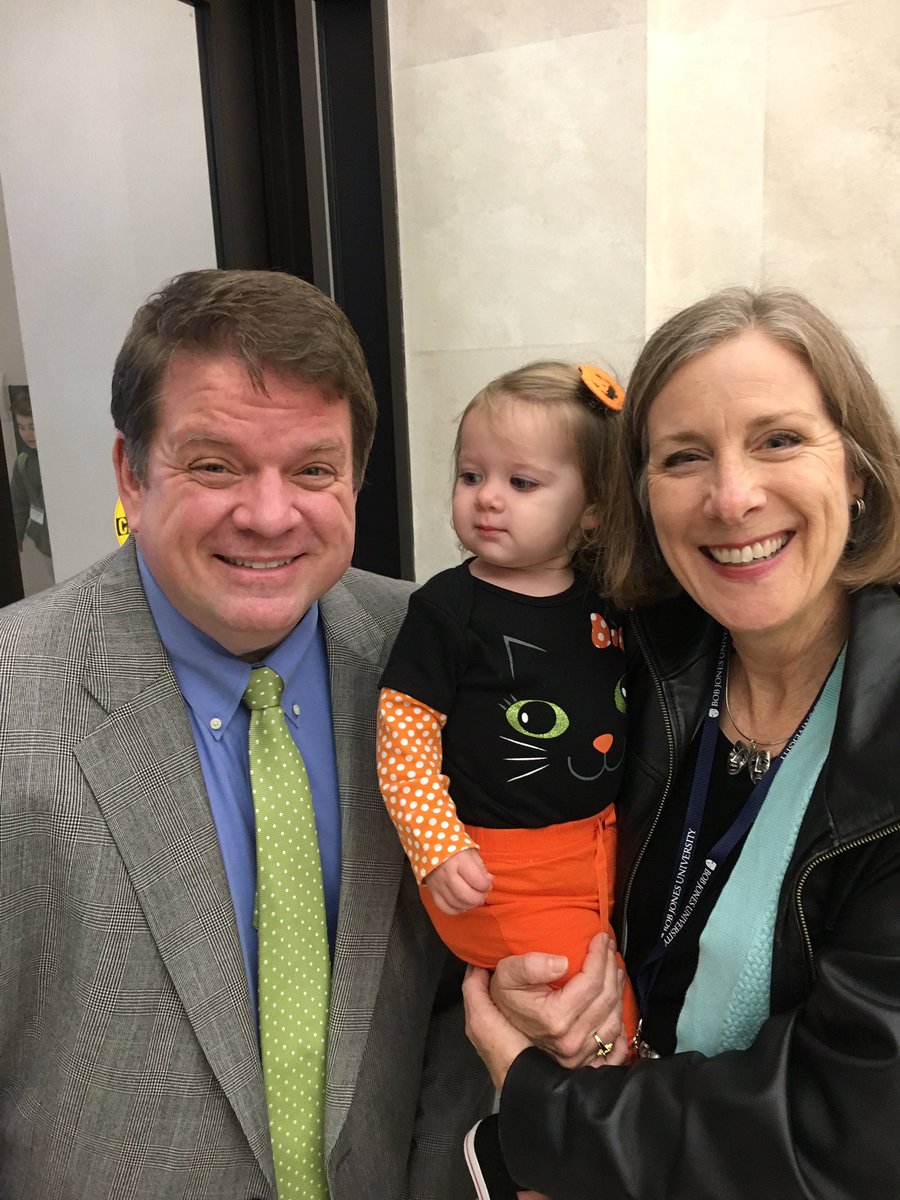imakillerdad's tweet photo. .@dplawson entertaining a future student @BJUedu #LifeOfDean #HSFestival https://t.co/lpY7lwCG6I