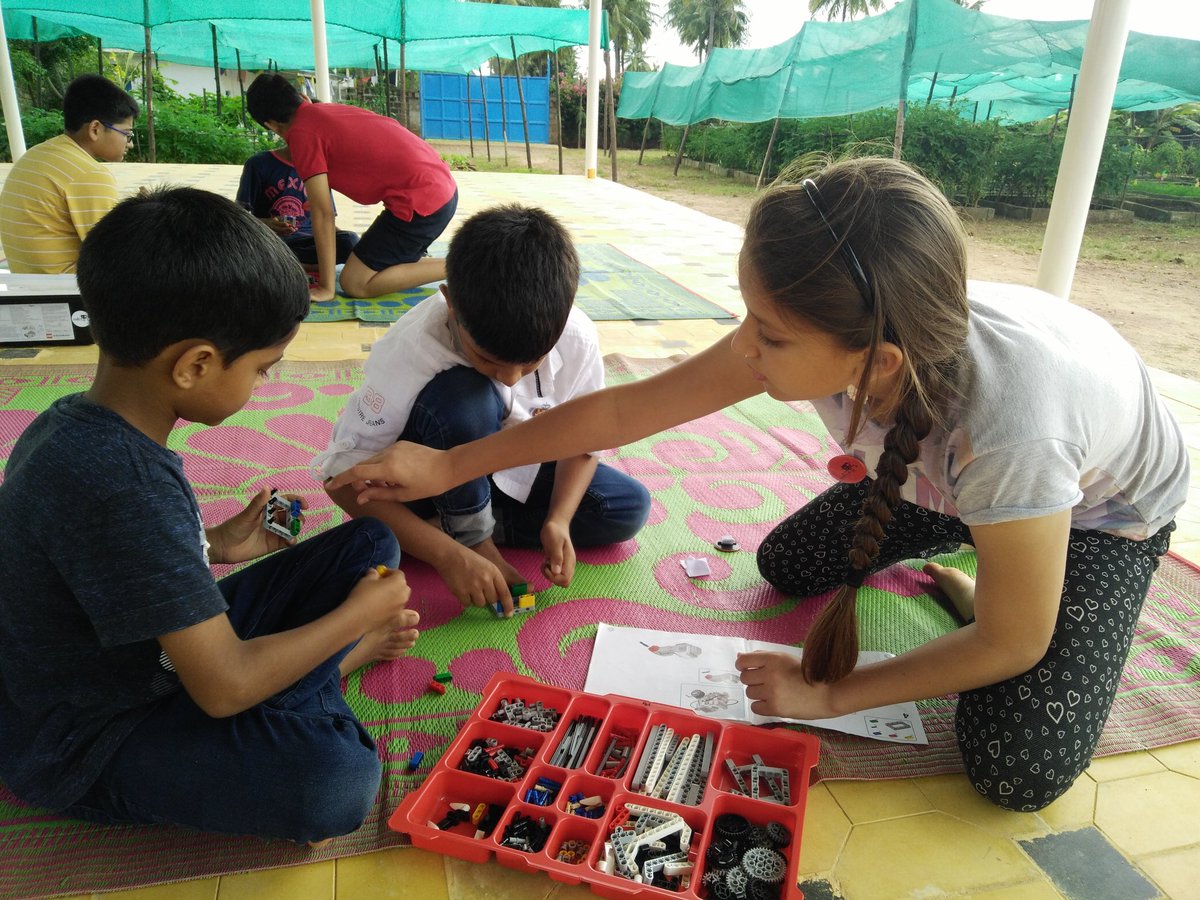 ROBOGOfficial's tweet photo. Day 2 of the "ROBO-G in the village" workshop.
#ROBOG #Bangalore #STEM #HansOnLearning #LEGO #Mindstorms #EV3 https://t.co/koZqzk8Tps