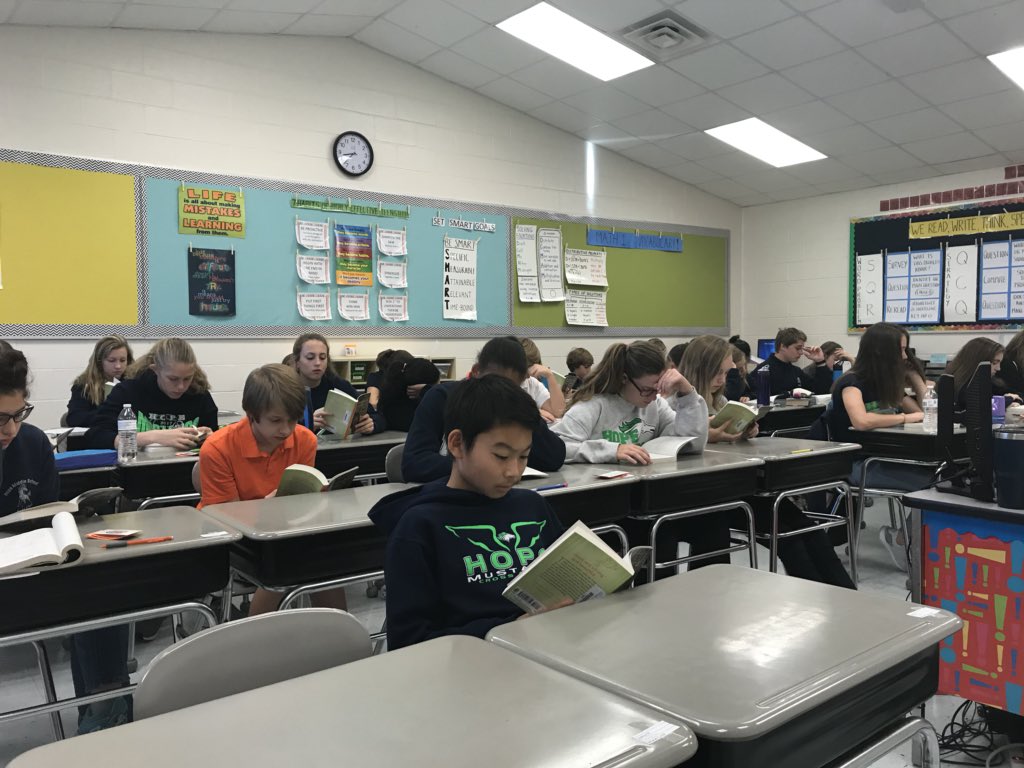 HopeMustangs's tweet photo. One Book, One School- @HopeMustangs with Mockingbird by @kathrynersk #HopeMiddle #OBOS https://t.co/oRd7913ZU8