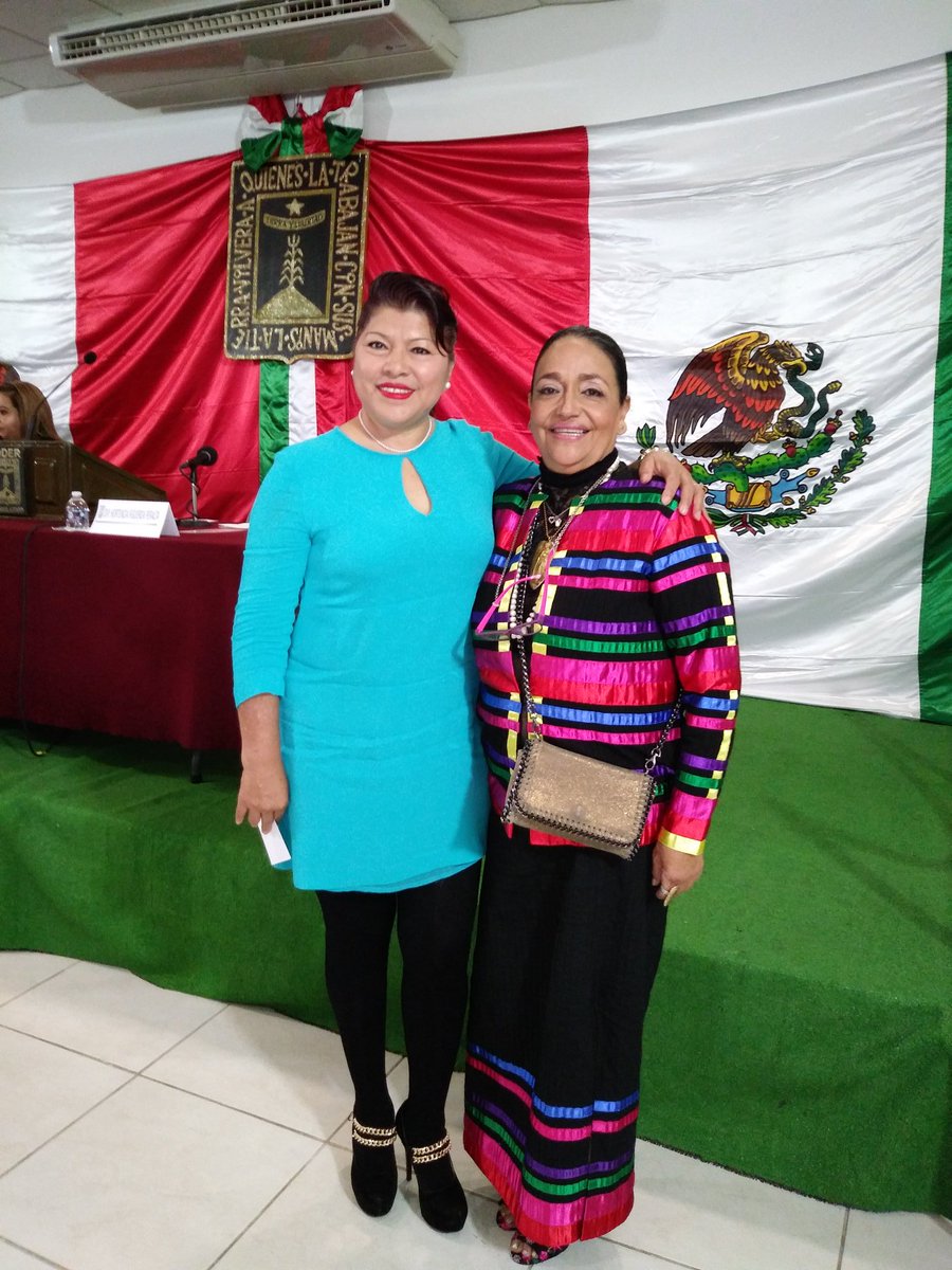 DipEdithBeltran's tweet photo. Con Susana Campos Romero. Galardonada a la Presea Xochiquetzalli 2017 https://t.co/c1mGzeat9O