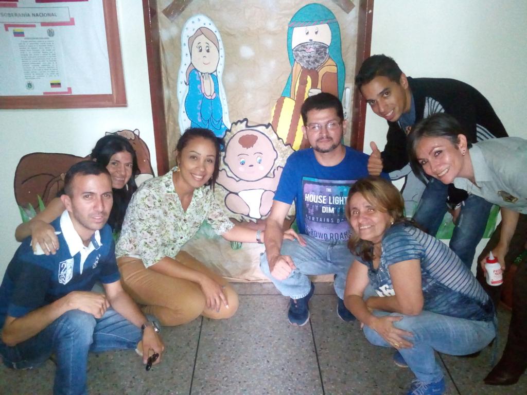 supervisionZET1's tweet photo. Alegres damos oficialmente la Bienvenida a la Navidad en nuestra casa #ZET. Éxito del trabajo en equipo @JauaMiranda @charlychaves https://t.co/JiyIhJppr7