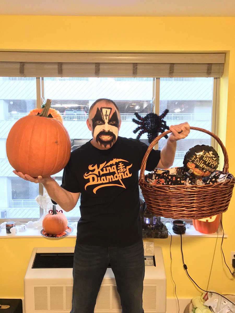 cwotd's tweet photo. "Ahhhhh It's Halloween!!!!" Happy Halloween! 🎃 🎃 🎃 @RealKingDiamond @MetalBlade https://t.co/eBRu61rCPW