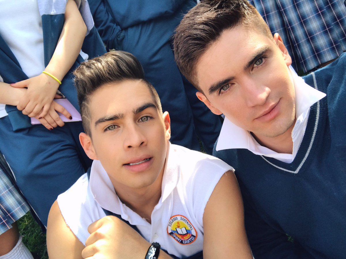 tctelevision's tweet photo. ¡Siempre haciendo de las suyas!🙈 ¿Quién se merece el "💜" de la #Barbys? ¿#Brayan o #Sebas? Vive sus historias en #FranciscoElMatemático2017📚 https://t.co/yhgVHNyoeW