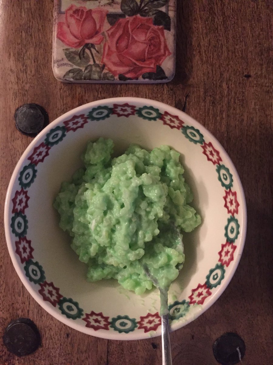 magnetess's tweet photo. HAPPY HALLOWEEN EVERYONE! May only good spooks be with you this year! Green rice pud to celebrate &amp; end the feastings! #halloweentreats 🎃👻💚 https://t.co/zOEHYudg1d