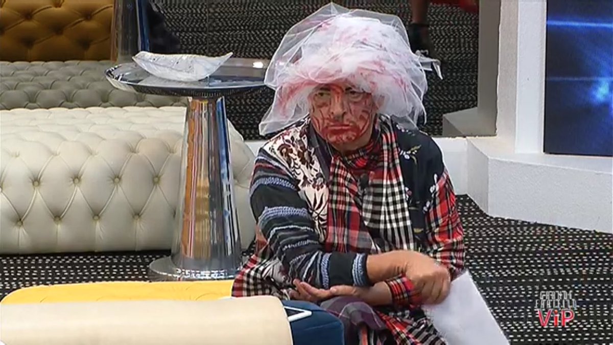 ScolaPamela's tweet photo. #GFVIP quando mi dicono vieni alla festa sicuro ti diverti! https://t.co/r9Kjv7Tqi1