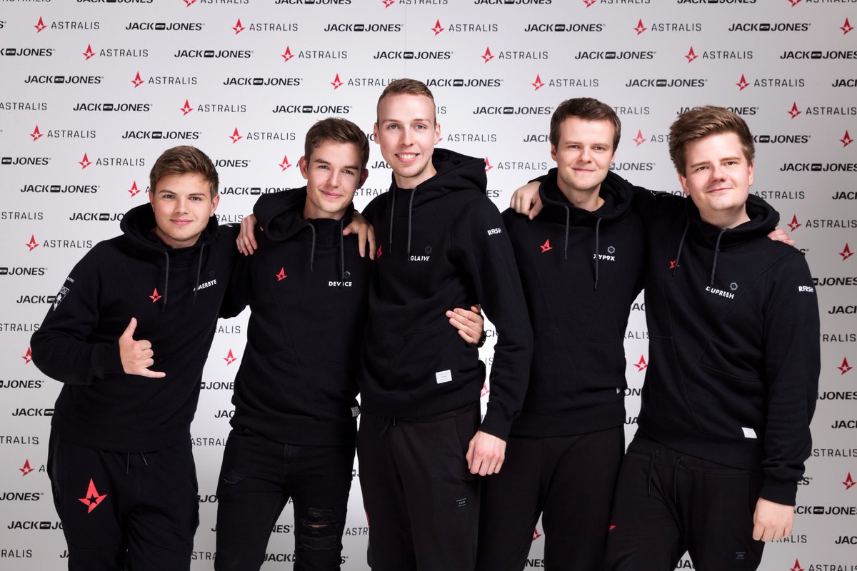 AstralisCS's tweet photo. GG WP @FNATIC 👏

We split even in @ecsleague. That's our first map loss in the league.

#ToTheStars https://t.co/xbhdok0asr