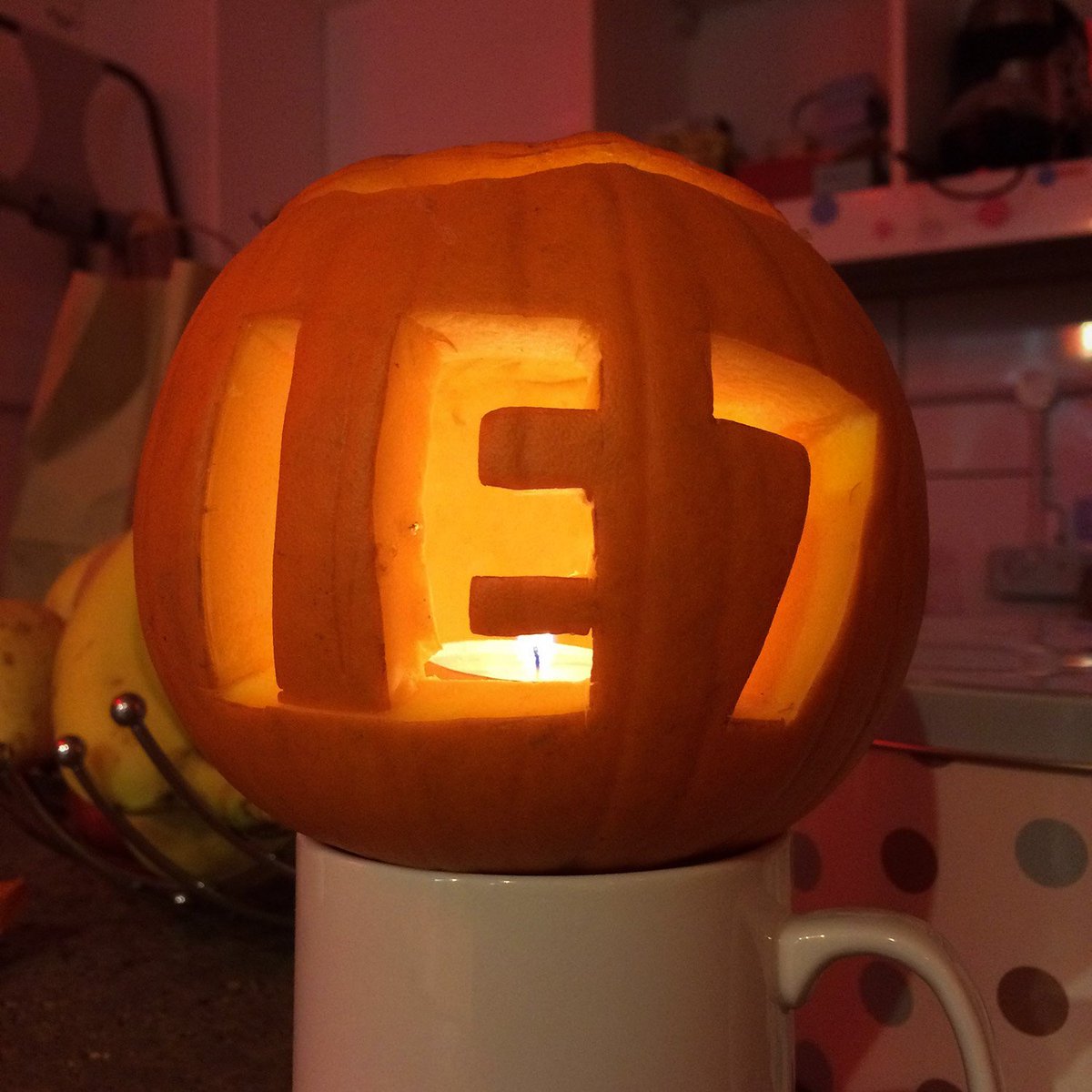 hello_anwen's tweet photo. Oh @ocastahq, with this CHOCOLATE PIZZA you're really spoiling us. Scariest pumpkin ever too! 👏 #IE7 #halloween @CodebarBrighton https://t.co/CpQvgDMhO4