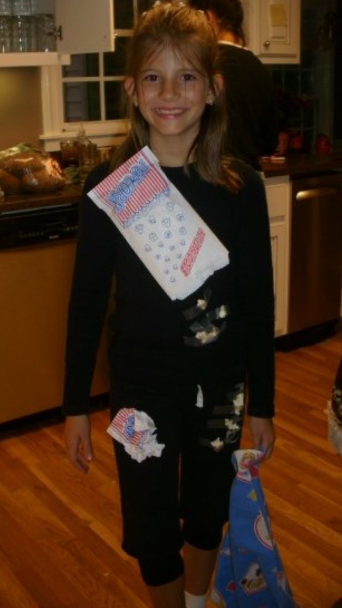 AbbeyBaker11's tweet image. Remember when I was little and I dressed up as the floor for Halloween? #getspooky #checkyourcandy