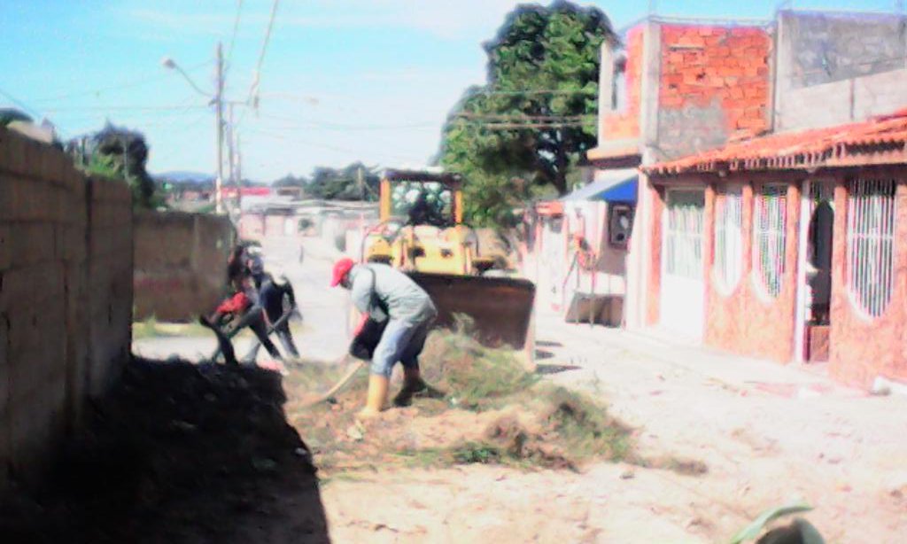 iamsaoficial's tweet photo. @MiCumana500 Realizando trabajos de Recolección de Desechos Sólidos y Malezas en las Torres de Campeche Sector IV
@davidvpsuv @iamsaoficial https://t.co/WbsOA5C3kM