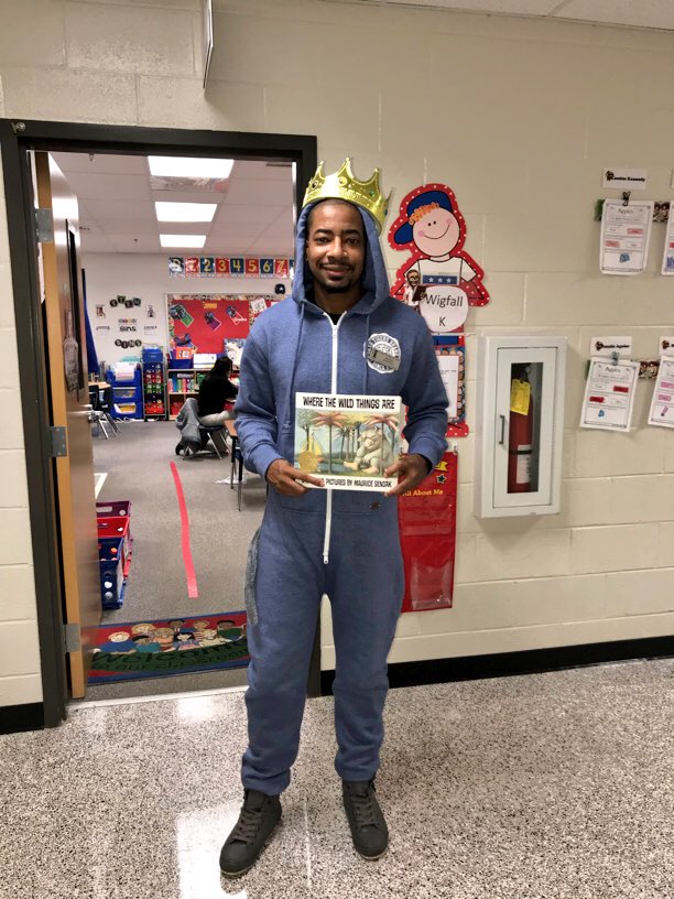MrTeachK's tweet photo. Red Ribbon Week ends today with "Our Character Counts" Dress as your favorite book character @MrTeachK @ChesneyChamps #RedRibbonWeek #TeachK https://t.co/mWO08DeGBg