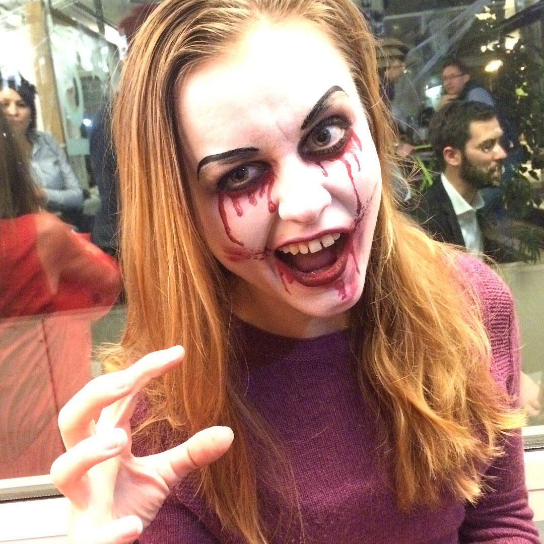 Quand @Nextdoor_fr se met sous le signe d'halloween. Les équipes sont le jeu à fond. J'adore !! #bouhou #sugarskull #facepainting