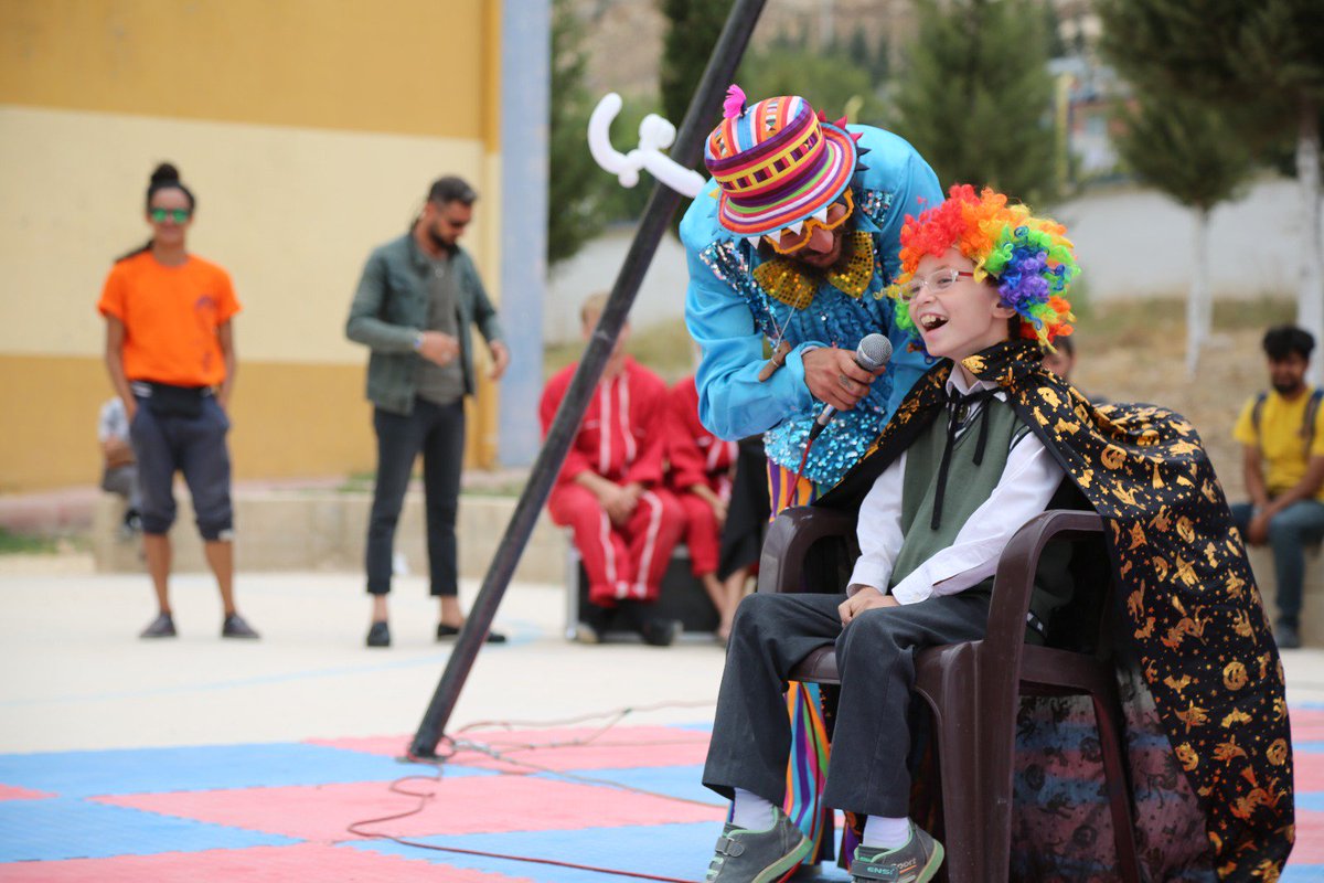 msssfest's tweet photo. Sirk Kilis’i Geziyor! Mezopotamya Sirk ve Sokak Sanatları Festivali-2017
Kilis- Polateli Vali Güner Özmen İlkokulu #socialcircus #msafest https://t.co/O1Rwije4Wu