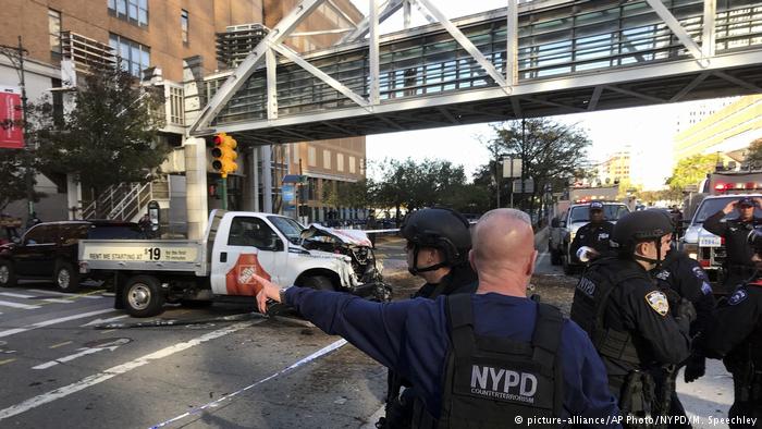 dwnews's tweet image. #NYattack
- 8 killed, more than 12 injured
- 29 y/o male suspect in custody after being shot by police
- Event treated as act of terror