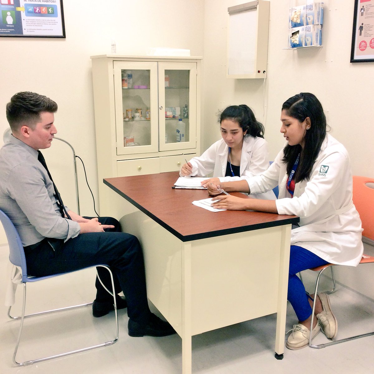 emcs_tecdemty's tweet photo. Nuestros futuros #medicos practican en simuladores y realización historias clínicas en su #SemanaDeTopicos 
#EMIS
#TecSalud https://t.co/5Uk1g0kRzF