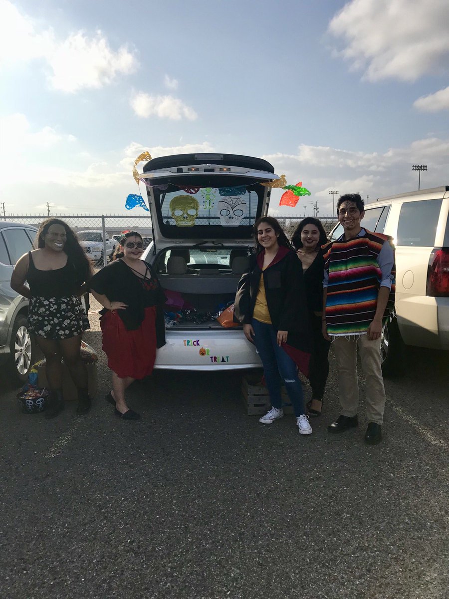 lizgonzalez1023's tweet photo. Rowe Trunk or Treat from 5-7 today! @Rowe006 @BandRowe @mcrowefootball @Rowe2019 @NRHSSTUCO @RoweStudent @roweclassof2020 https://t.co/gbpGsbEfAx